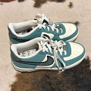 Nike Air Force 1 lv8